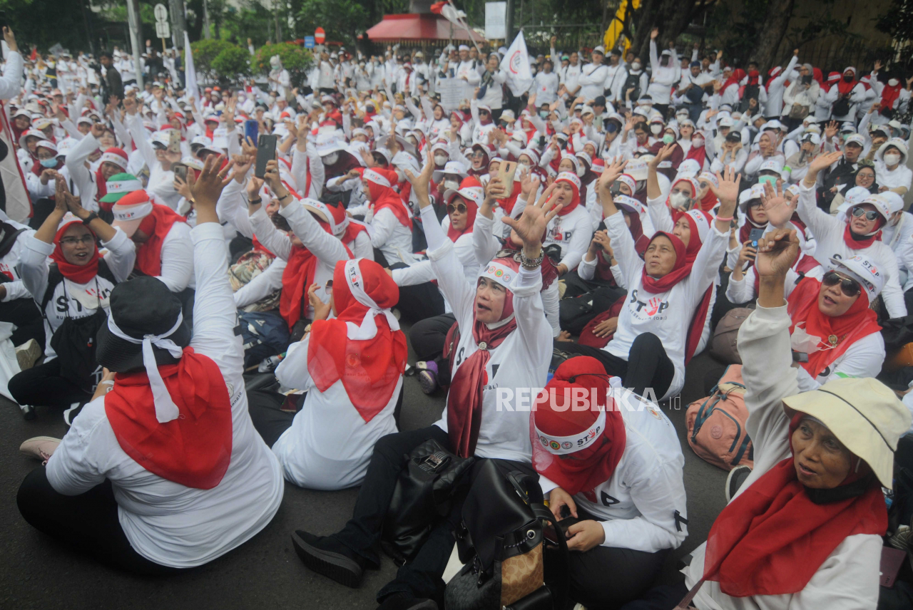 Ribuan Nakes Unjukrasa Tolak Ruu Omnibus Law Kesehatan