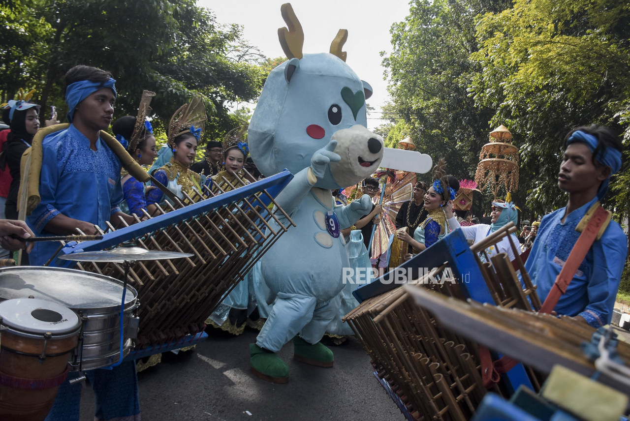 Helaran Kreatif Jawa Barat Di Area Gedung Sate