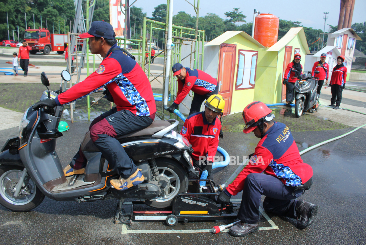 Pengukuhan Relawan Pemadam Kebakaran