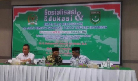 The Deputy Chairman of the Indonesian Assembly (MPR RI) Hidayat Nur Wahid socialized the four pillars at the Hall of Siti Zaunun Muhammad Zainul Majdi, Hamzanwadi Nahdlatul Wathan University, Selong, East Lombok, on Thursday (Feb 23).