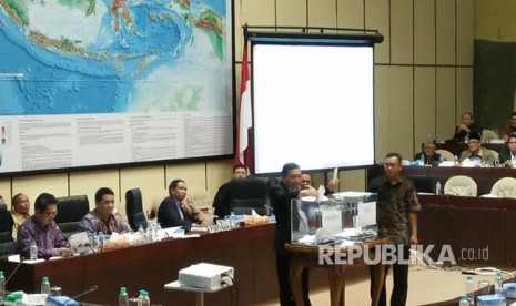 Komisi II DPR RI melakukan pemungutan suara untuk menentukan calon komisioner Komisi Pemilihan Umum (KPU) dan Badan Pengawas Pemilu (Bawaslu) 