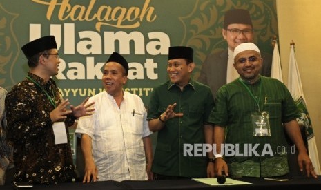 (dari kiri)Anggota Dewan Syuro PKB Maman Imanul Haq, Ketua DPRD Kab.Pasuruan Mujib Imron, Sekjen DPP PKB Abdul Kadir Kading, Ketua Tanfidziyah PCNU Bangil Najib Syafi'i usai memberikan keterangan pers pelaksanaan Halaqah Ulama Rakyat PKB di Jakarta, Selasa (29/11). 