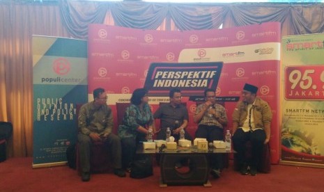 (Dari kiri kanan) Ketua Divisi Advokasi YLBHI Muhammad Isnur, Komisioner Kompolnas Poengky Indarti, Ichan Loulembah selaku moderator, Mantan Ketua Komnas HAM Ifdhal Kasim, dan Ketua Umum PP Pemuda Muhammadiyah Dahnil Anzar Simanjuntak dalam Diskusi 200 Hari Penyerangan Novel Baswedan di Jakarta Pusat, Sabtu (4/11). 