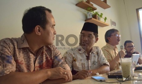 (dari kiri) Ketua Populi Center Nico Harjanto, Direktur Lingkar Madani Indonesia Ray Rangkuti, Koordinator Komite Pemilih Indonesia (TePI)Jerry Sumampow, dan Manajer Advokasi Forum Indonesia untuk Transparansi Anggaran (Fitra) Apung Widadi saat menjadi pem