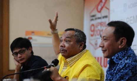 (dari Kiri) Koordinator Perkumpulan Untuk Pemilu dan Demokrasi (Perludem) Agus Mellaz, Waseksen DPP Partai Golkar Leo Nababan dan LBH Penegak Demokrasi Pemilu Didi Suprianto berbicara saat Diskusi 