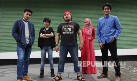 (dari kiri), Masaji Wijayanto,Aquino Umar, Muhammad Bagya, Izzah Ajrina, Hamas Syahid Pemeran utama film 