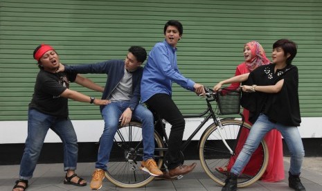 (dari kiri) Muhammad Bagya, Masaji Wijayanto, Hamas Syahid, Izzah Ajrina, dan Aquino UmarPemeran utama film 