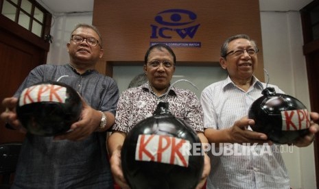 (dari kiri) Praktisi dan Akademisi FH Universitas Trisakti Fickar Hadjar