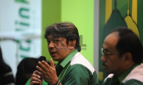 (dari kiri) Prsiden Direktur Citilink Albert Burhan dan Chief Commercial Officer Hans Nugroho berbincang saat buka bersama dengan awak media di Jakarta, Kamis (26/6).