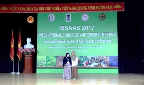 - Dua mahasiswa Universitas Gadjah Mada (UGM) berpartisipasi dalam konferensi The International Society for Southeast Agricultural Science (ISSAAS). 