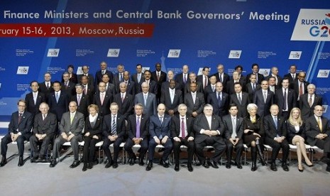 ?Finance ministers and central bank governors pose for a family photo during a meeting of G20 at the Manezh Exhibition Center in Moscow February 16, 2013. Indonesia and Australia sign an MoU on fiscal policy in the sideline of the meeting. 