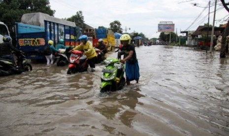 Puluhan warga koban banjir di Kecamatan Gunung Sahilan, Kabupaten Kampar, Riau, mulai terserang penyakit (Ilustrasi banjir)