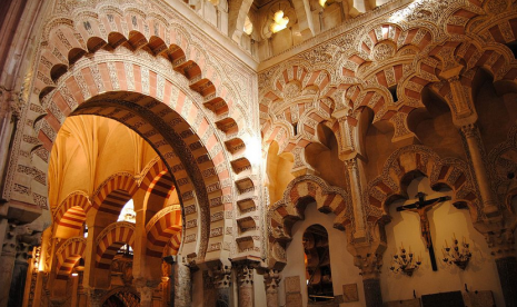 (ilustrasi) interior masjid-katedral Kordoba