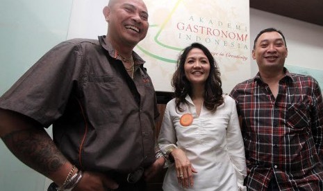 (ki-ka) Chef Henry Bloem, Vita Datau dan Chef Haryo Pramoe dalam diskusi awal menuju Indonesia International Gastronomy Summit (IIGS) yang digelar Akademi Gastronomi Indonesia