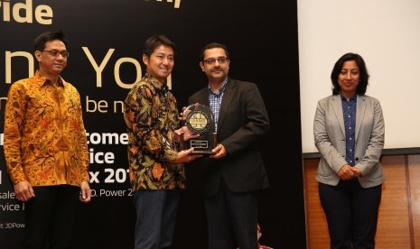 (Ki-ka) Irwan Kuncoro - Director of Sales & Marketing DivisionPT MMKSI; Naoya Nakamura – President Director of PT MMKSI; Kaustav Roy - Regional Director Automotive Practice J.D Power; Srabani Bandyopadhyay – Country Manager for Indonesia, J.D Power