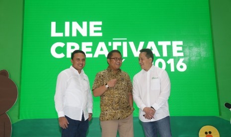 (Ki - Ka) Ongki Kurniawan (Managing Director LINE Indonesia) - Rudiantara (Menteri Komunikasi dan Informatika) - Triawan Munaf (Kepala Badan Ekonomi Kreatif)