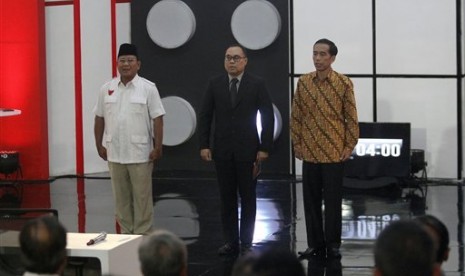 (kiri-kanan) Prabowo Subianto, Hikmahanto Juwana, dan Joko Widodo (Jokowi)