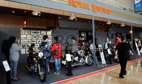 Royal Enfield (ilustrasi). Royal Enfield berkomitmen untuk menanam satu batang pohon untuk tiap unit motor yang terjual di Italia.