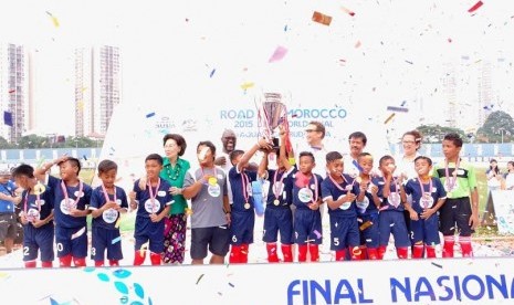 'SSB Banteng Muda' dari tim sepak bola dari Jawa Timur dinobatkan sebagai Juara Nasional AQUA Danone Nations Cup (AQUADNC).