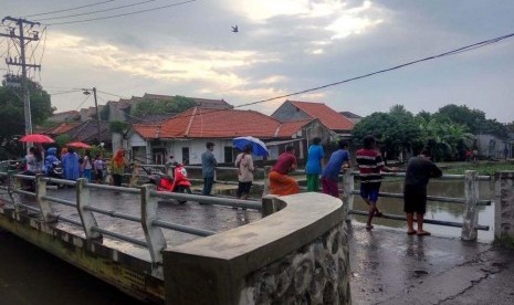 Tiga anak hilang saat sedang mandi di Sungai Pucang Sidoarjo.