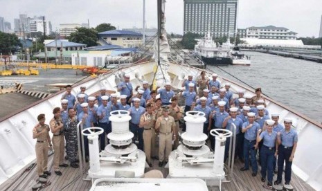 KRI Bima Suci keliling ke sembilan negara.