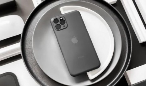 Bak Kacang Goreng, Penjualan Perdana iPhone Mata Tiga Laris Manis di Negeri . . . .. (FOTO: (Foto: Noodcases))