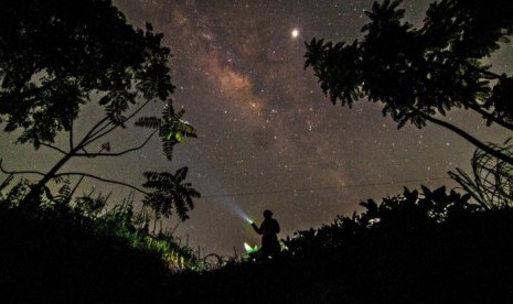 Ilmuwan Ini Percaya Alien Memang Ada, Sampai Rela Rogoh Kocek Ratusan Juta Buat . . . .. (FOTO: Aloysius Jarot Nugroho)