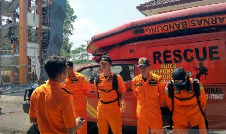 Tim rescue dari Pos SAR Tasikmalaya