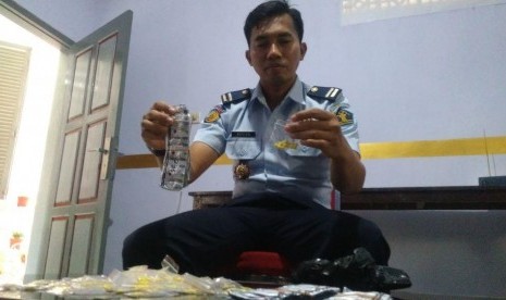 Ribuan pil koplo ditemukan di Lapas Kelas 2B Probolinggo.