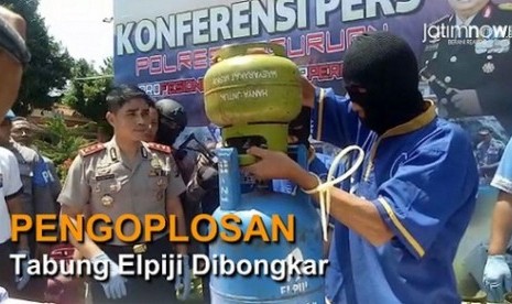 Polisi menangkap pelaku pengoplosan tabung gas 3 kg.