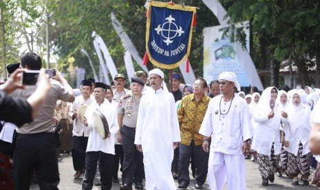  Kepala Bidang Kebudayaan Disparbud Jabar Febiyani mengatakan pihaknya menggelar Riksa Budaya Jabar bertema Rengkuh Galuh di Situs Astana Gede Kawali Ciamis.