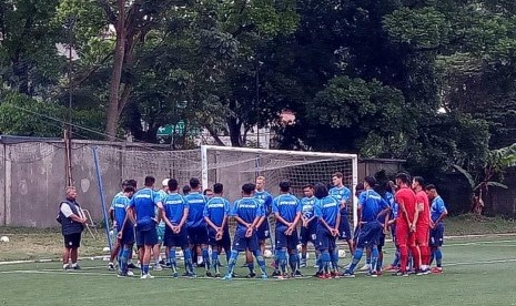 Persib Bandung memboyong 18 pemain untuk melakoni tandang pamungkas ke markas Borneo FC.