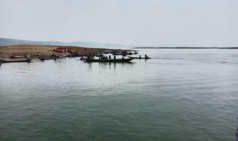  Pemuda bernama Andi (24 tahun) disebut terjungkal dari perahu sehingga tenggelam di Waduk Jatiluhur