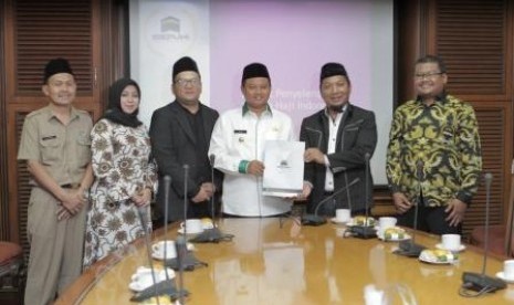  Pelaksana Harian Gubernur Jawa Barat Uu Ruzhanul Ulum