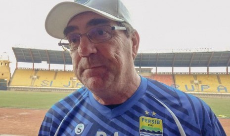  Pelatih Persib Robert Alberts kian mengatur strategi untuk mencapai 5 besar klasemen