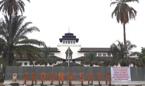  Gedung Sate