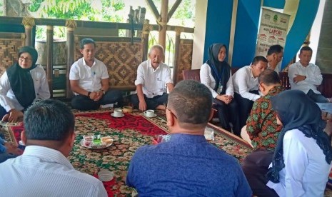  Kepala Dinas Komunikasi dan Informasi (Diskominfo) Purwakarta, Ida Siti Hamidah mengatakan, pihaknya menargetkan 112 desa di Kabupaten Purwakarta dapat mengaplikasikan program Desa Cerdas Internet pada 2020 mendatang.