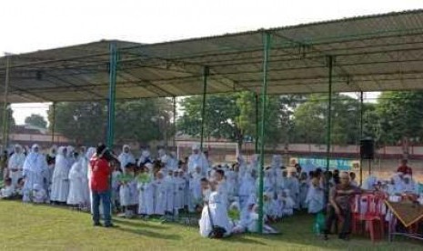  Ratusan anak TK di Sragen ikut manasik haji.