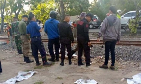 Tabrak Kereta: Diduga Stres, Pria ini Tabrakkan Diri ke Kereta di Surabaya