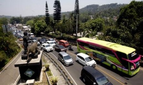 Pembangunan Jalur Puncak Dua tetap menjadi solusi penyelesaian kemacetan di Kawasan Puncak.