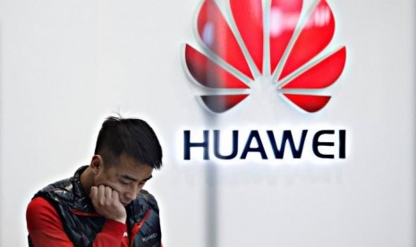 Teknologi 5G-nya Laris-Manis, Huawei Ambil Langkah . . . .. (FOTO: Reuters/Thomas Peter)