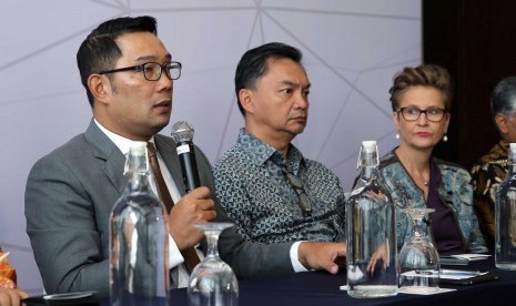  Gubernur Jawa Barat Ridwan Kamil dan Dino Patti Djalal