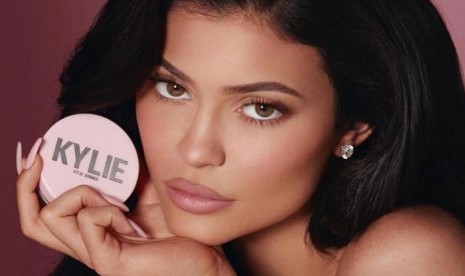 Jadi Miliarder Termuda di Usia 22 Tahun, Ini Rahasia Kylie Jenner dengan Bisnis Kosmetiknya. (FOTO: Instagram/kyliecosmetics)