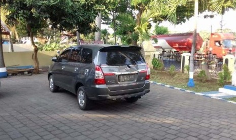 Maling Mobil: Pencuri memanjat rumah korban dan membawa kabur mobil Toyota Innova