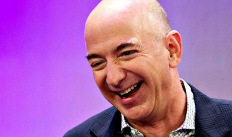 Ingin Menandingi Harta Jeff Bezos, Karyawan Amazon Harus Kerja Miliaran Tahun. (FOTO: Reuters/Mike Segar)