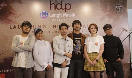 Jajal Jadi Produser, Rian D'MASIV Gandeng Band Hidup