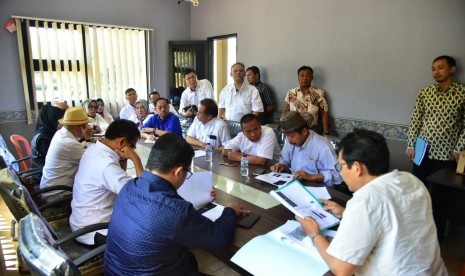  Wakil Ketua DPRD Provinsi Jawa Barat Ineu Purwadewi Sundari disela monitoring Pembangunan TPPAS Regional Legok Nangka bersama Pimpinan dan Anggota Komisi IV di Kecamatan Nagreg Kab. Bandung,