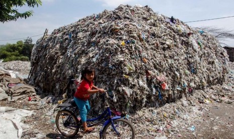 Pemerintah Australia berjanji untuk melarang sampah plastik, kertas bekas ke Jatim