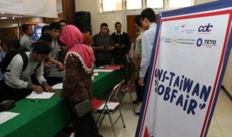  Universitas Sebelas Maret (UNS) Surakarta menggelar Job Fair internasional dengan tiga perusahaan asal Taiwan di Aula Fakultas Hukum (FH) UNS, Rabu (23/10/2019). Humas UNS