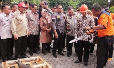 Enam belas kabupaten dan kota di Jawa Timur menerbitkan Surat Keputusan (SK) Siaga Bencana